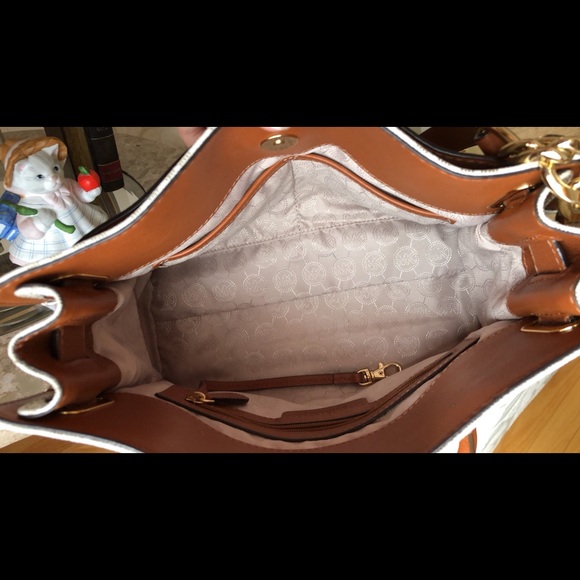 Michael kors purse - Picture 4 of 5